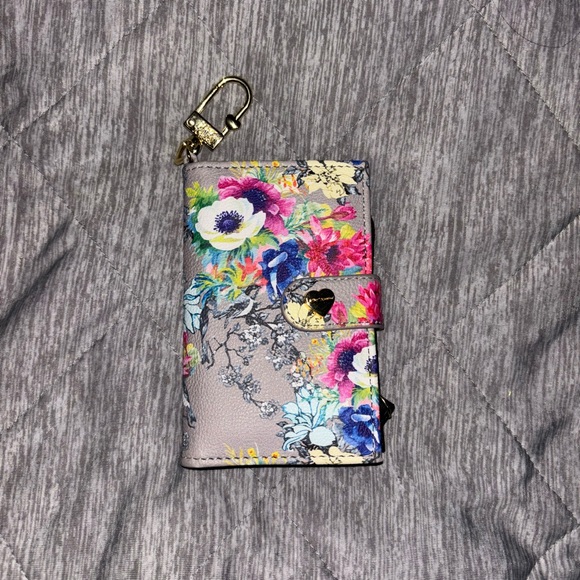 Betsy Johnson Grey Floral wallet - Picture 5 of 5
